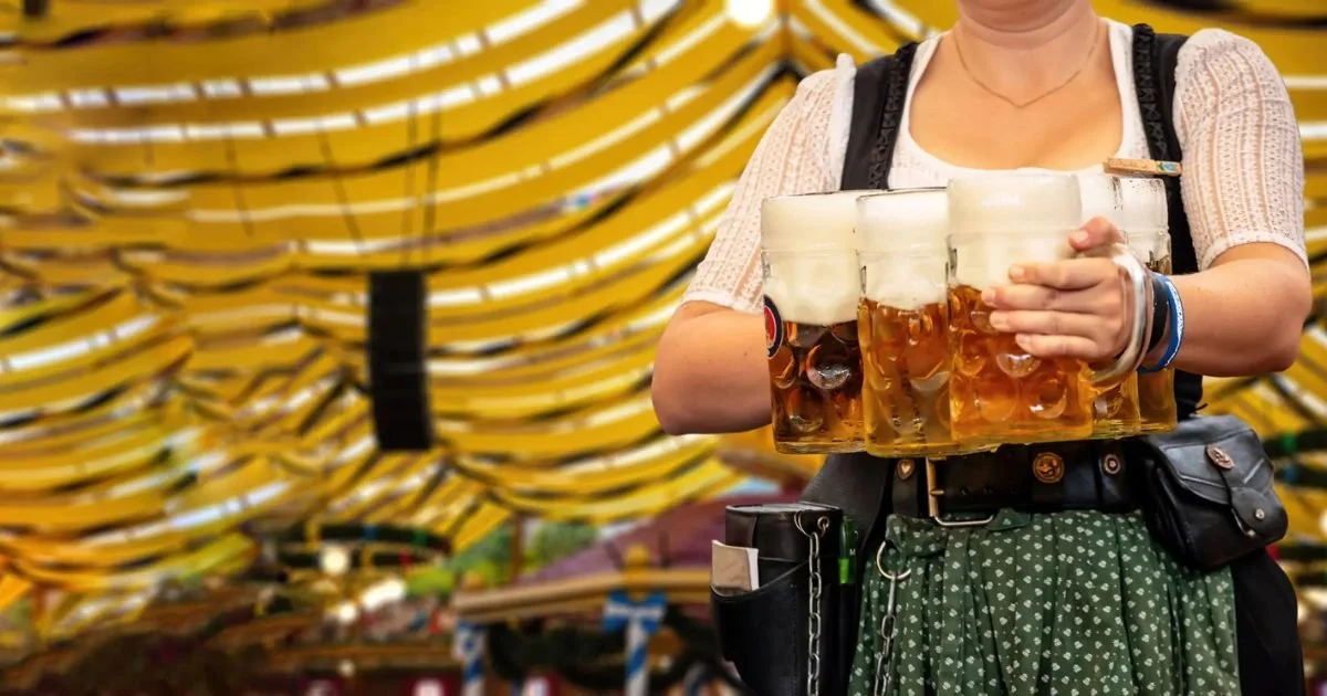 Popular Dirndl Colors and Their Cultural Significance in Oktoberfest Wears